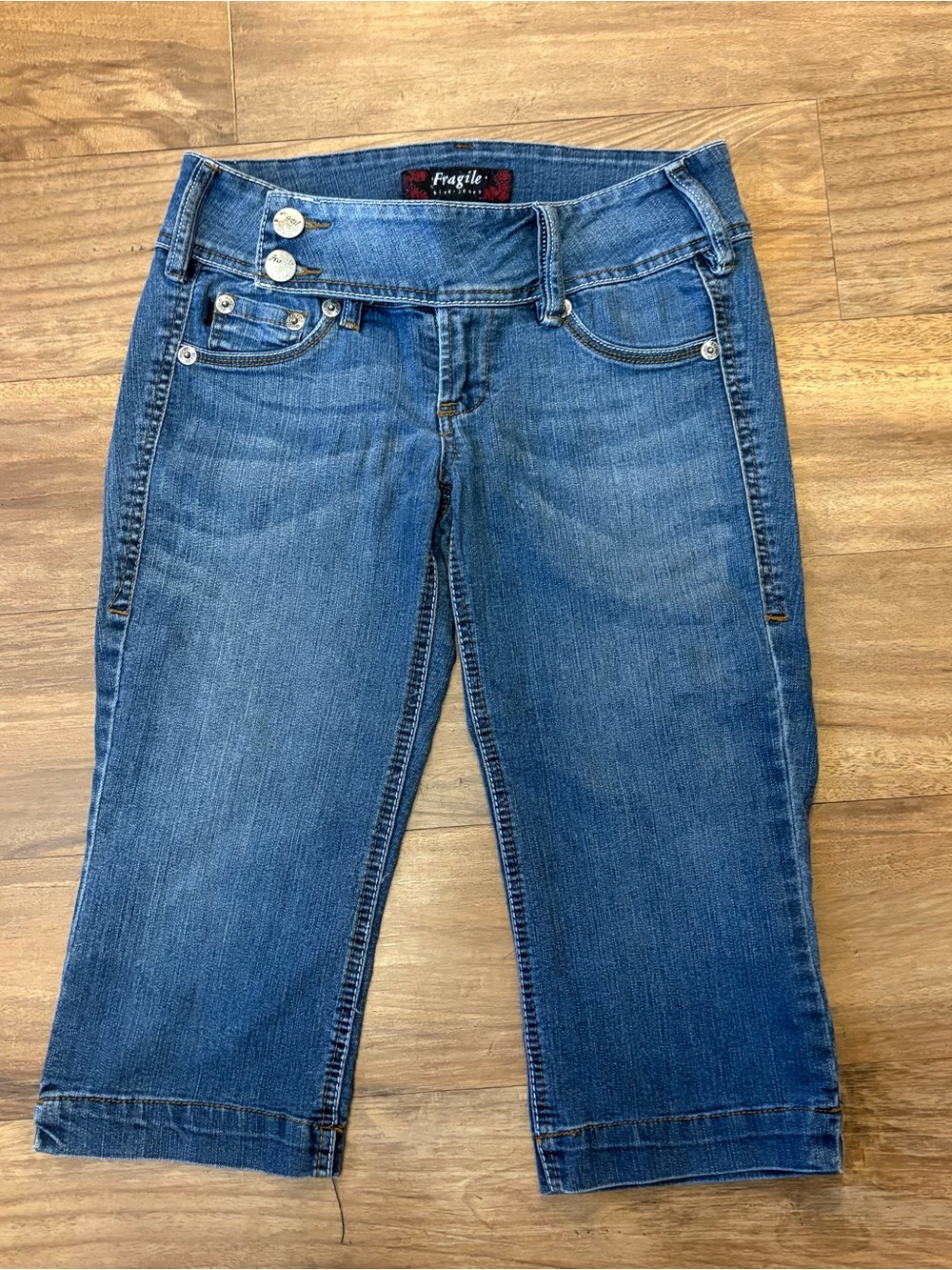 2000s fragile Women's Blue Denim Crop Jeans